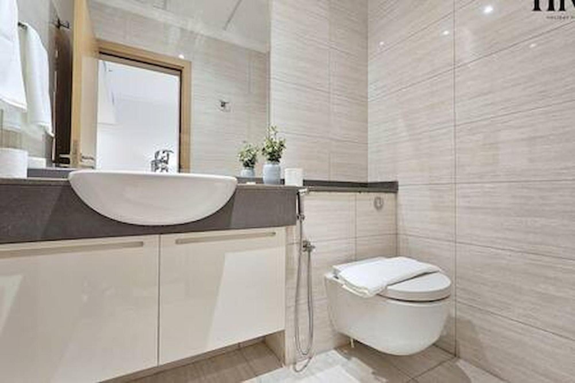 Beautiful 2 Bed In Al Warqa Apartment