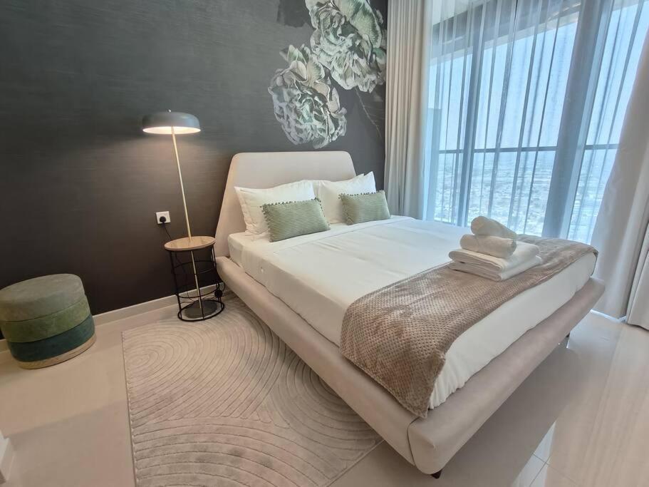 Upgraded Downtown 2 Bd