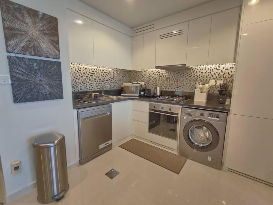 Apartment Upgraded Downtown 2 Bd *