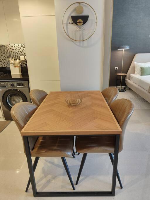 Apartment Upgraded Downtown 2 Bd *