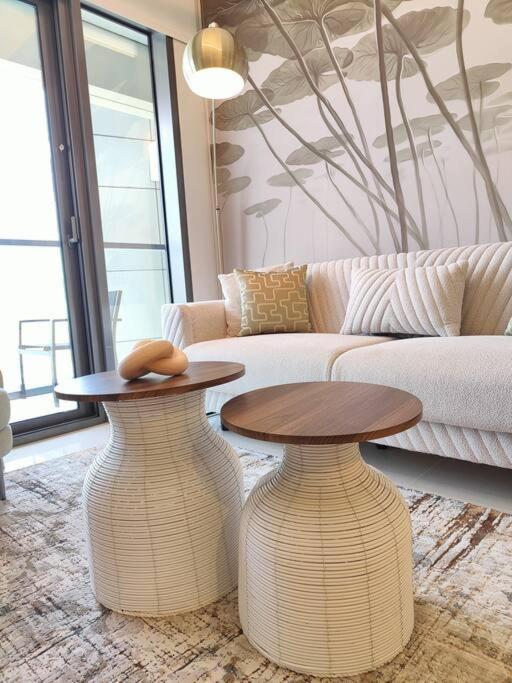 Upgraded Downtown 2 Bd Apartment Dubai