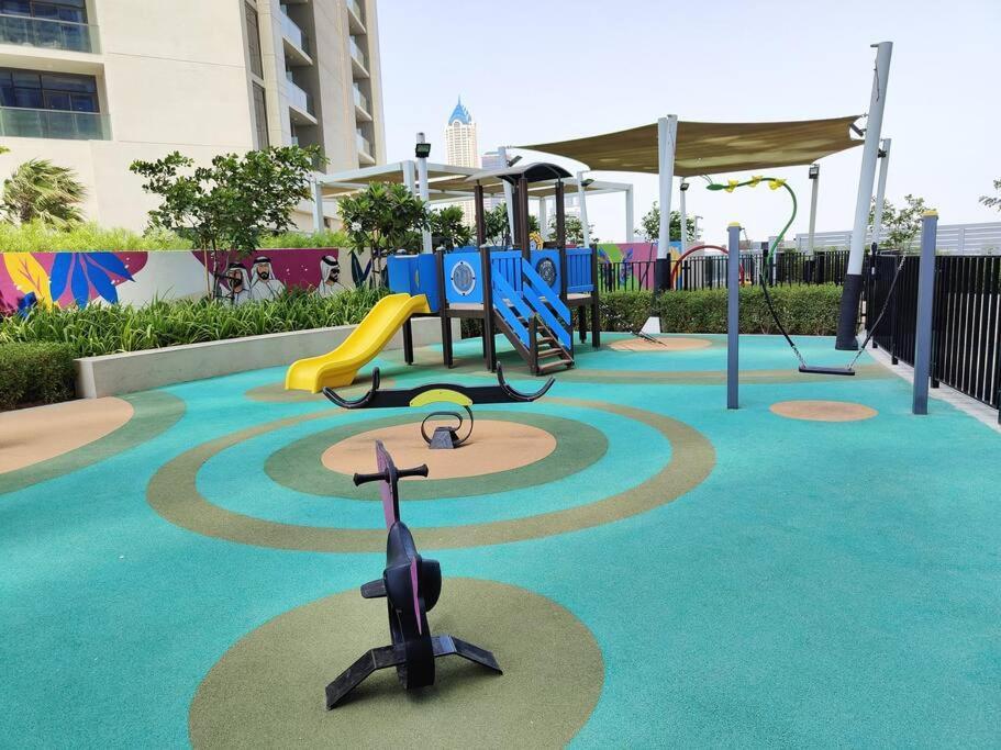 Apartment Upgraded Downtown 2 Bd Dubai