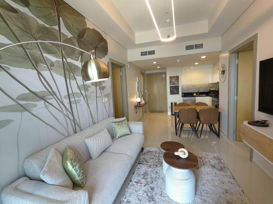 Upgraded Downtown 2 Bd