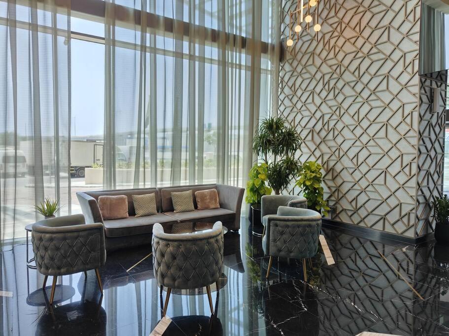 Upgraded Downtown 2 Bd * Dubai