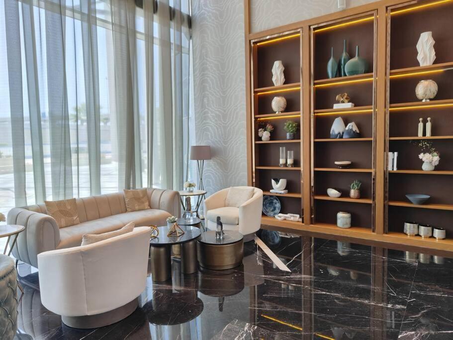Upgraded Downtown 2 Bd Apartment