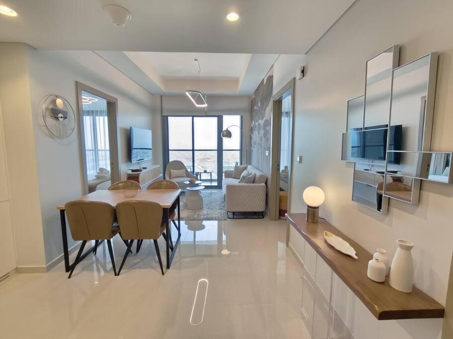 Upgraded Downtown 2 Bd *