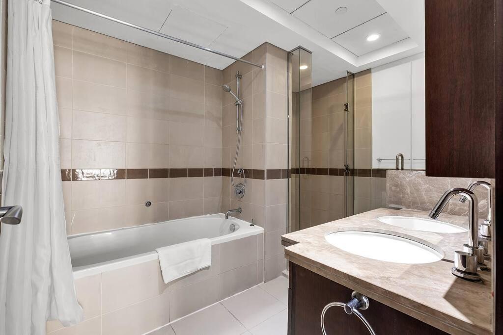 Bellavista 1 Bedroom Full Burj Khalifa View 29 Boulevard Downtown Apartment Dubai