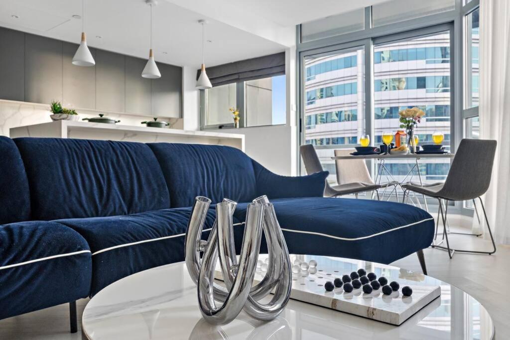 First Class 4br Great Views Over Marina Apartment *