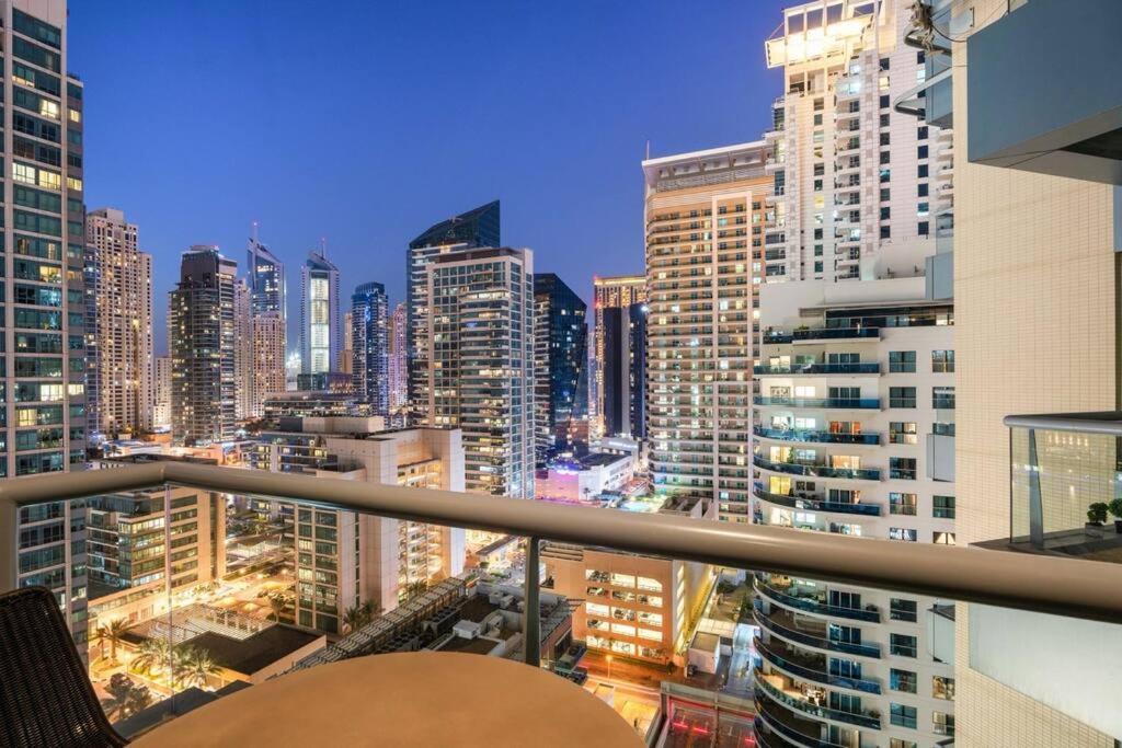 First Class 4br Great Views Over Marina Apartment *
