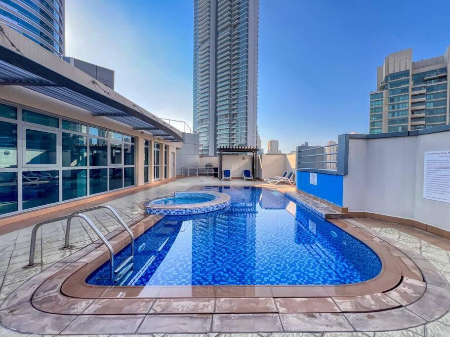 Apartment First Class 4br Great Views Over Marina Dubai