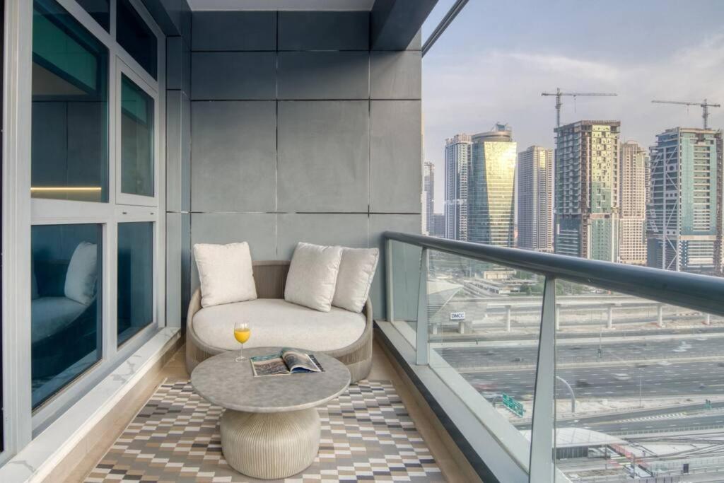 First Class 4br Great Views Over Marina Apartment *
