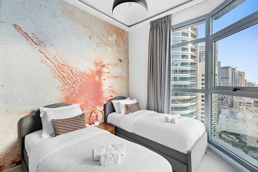 First Class 4br Great Views Over Marina Apartment *