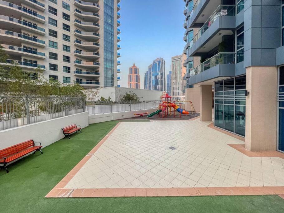 First Class 4br Great Views Over Marina Apartment Dubai