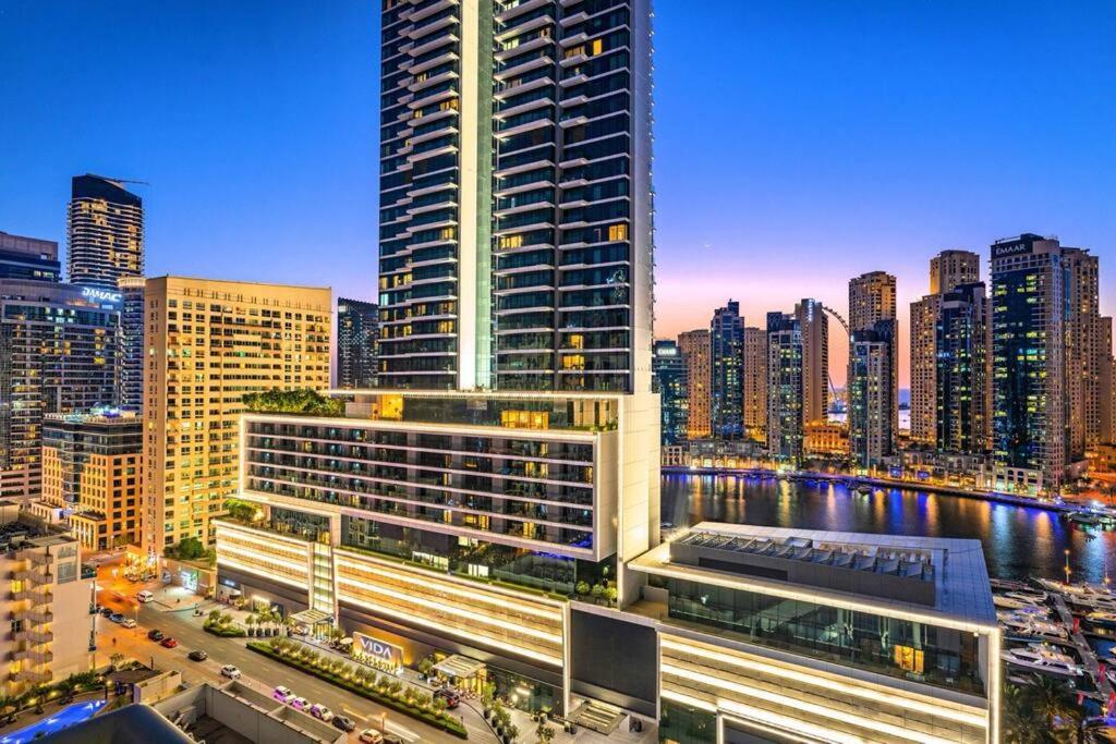 First Class 4br Great Views Over Marina Apartment Dubai