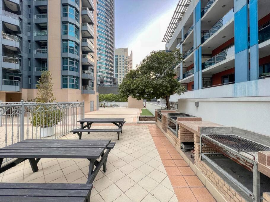 First Class 4br Great Views Over Marina Apartment *
