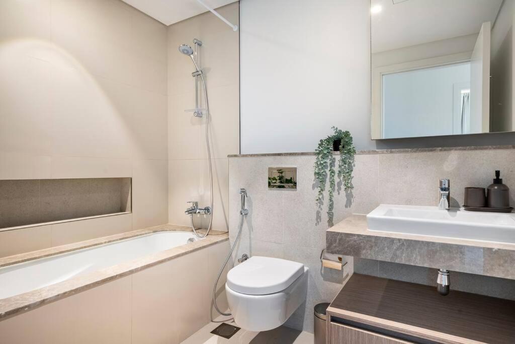 Luxury 1 Bedroom - Creek Harbour * Dubai