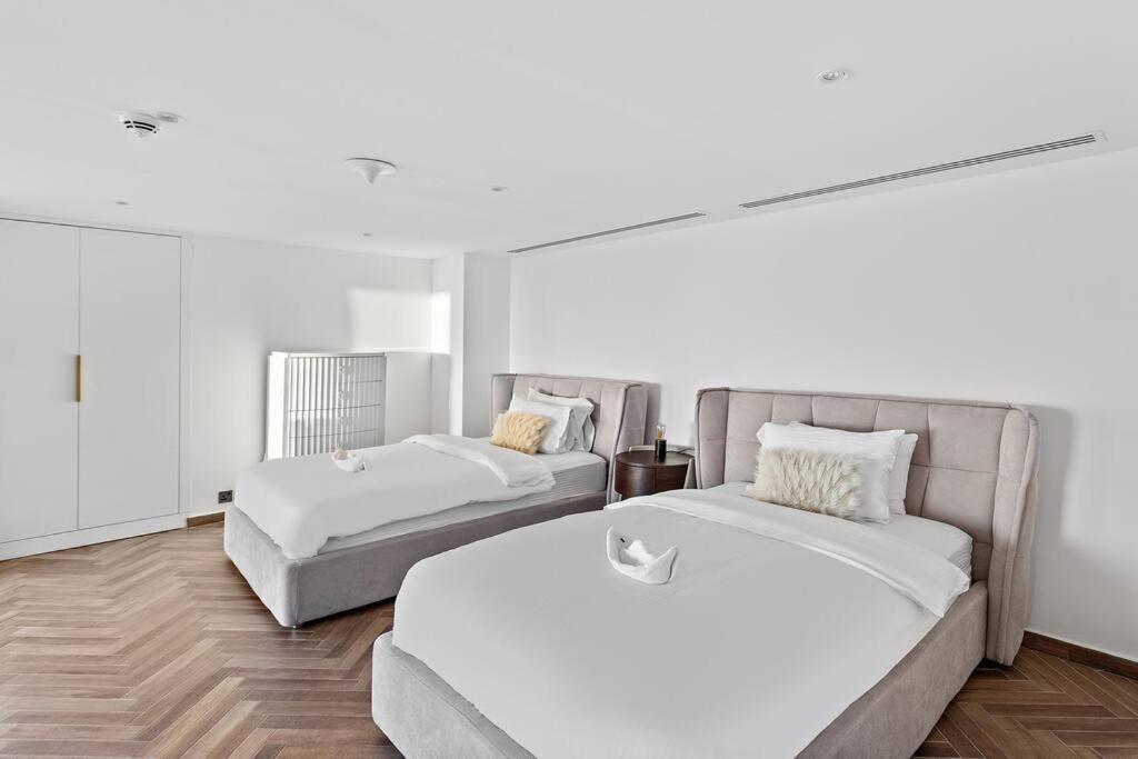 Apartment First Class 3br Wheel & Access Dubai