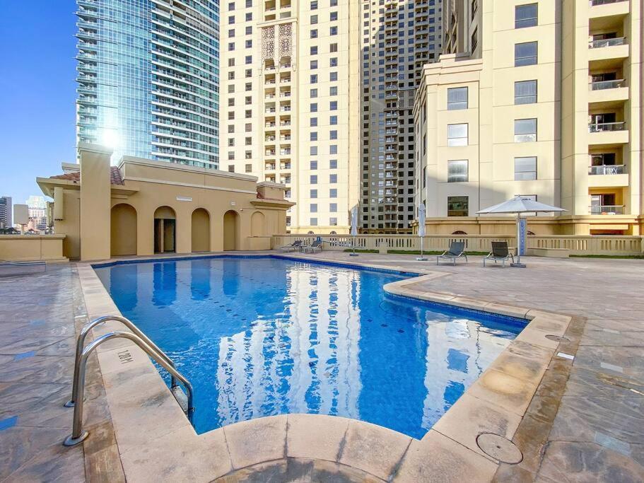 Apartment First Class 3br Wheel & Access Dubai