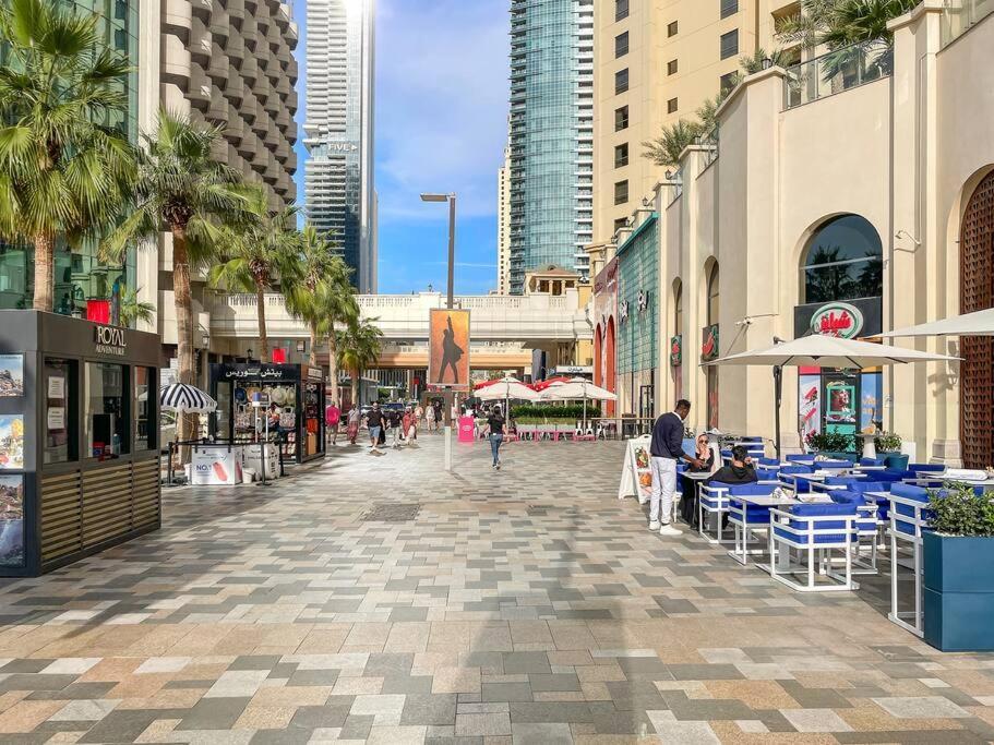Apartment First Class 3br Wheel & Access Dubai