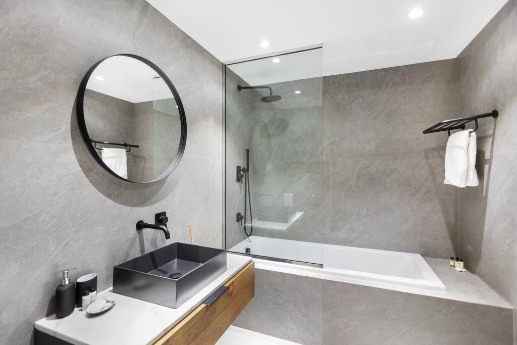 First Class 3br Wheel & Access Apartment Dubai