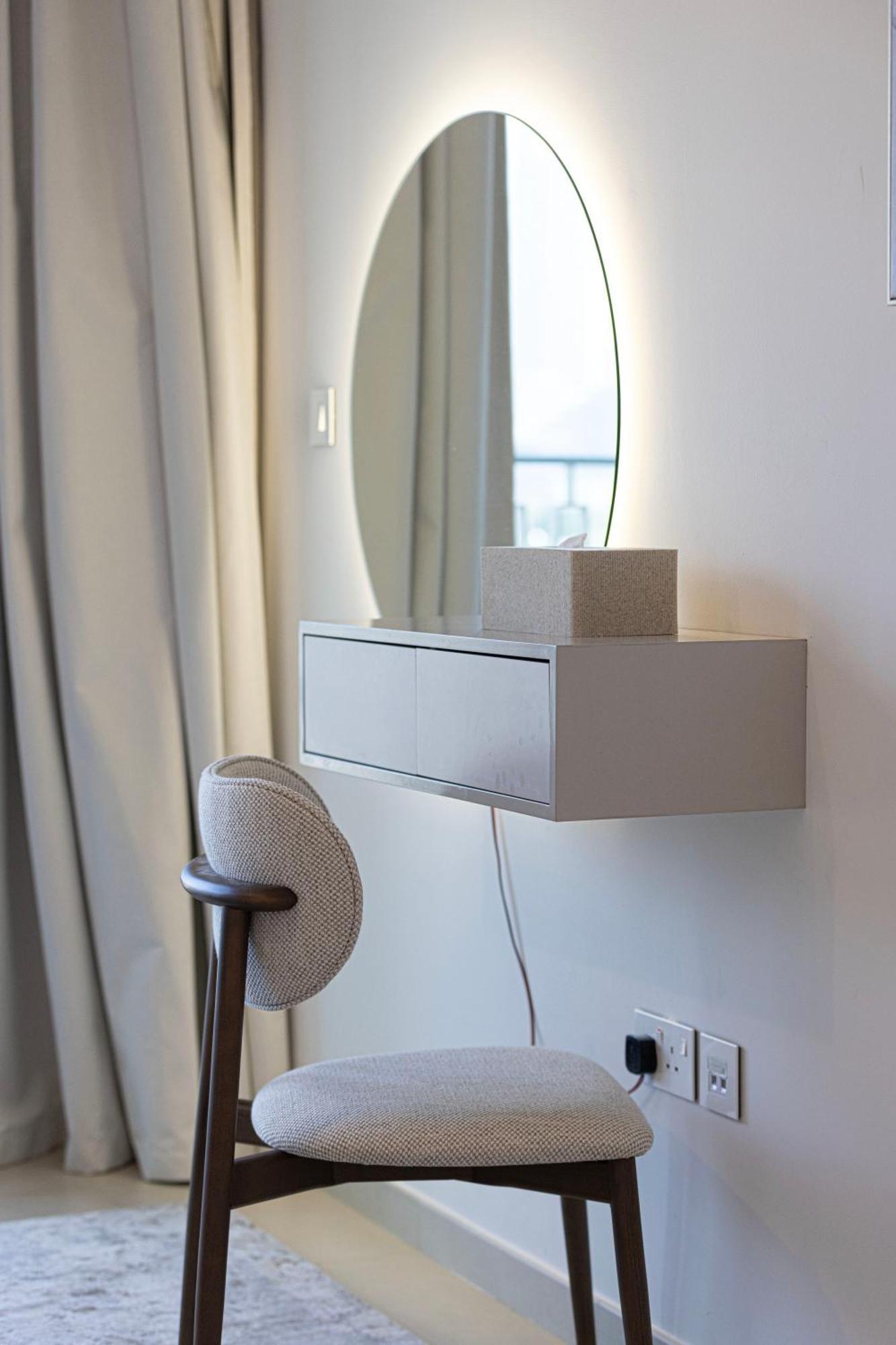 Magnificent - New 2br In Downtown Views Apartment *