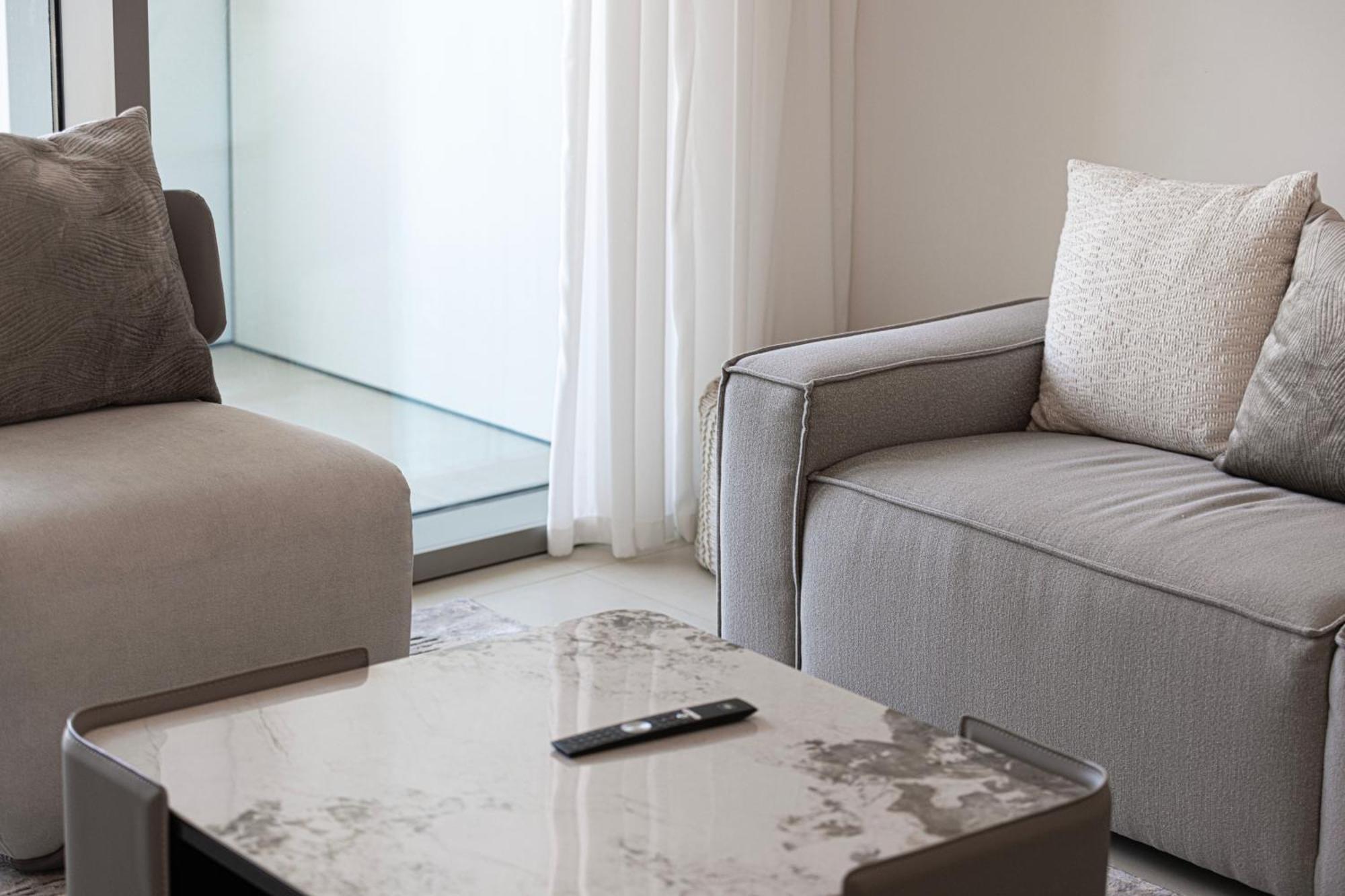 Magnificent - New 2br In Downtown Views Dubai