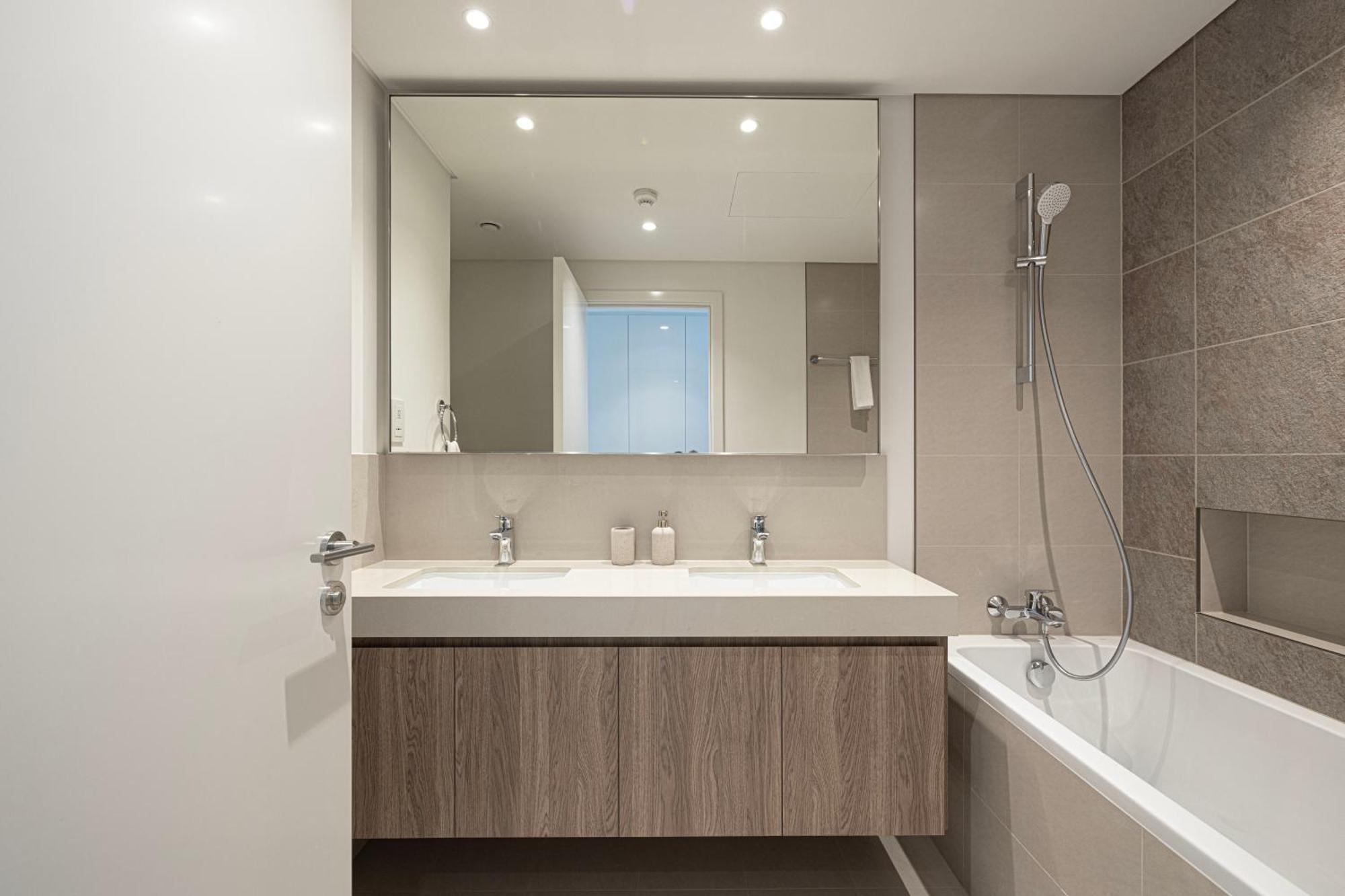 Magnificent - New 2br In Downtown Views Apartment