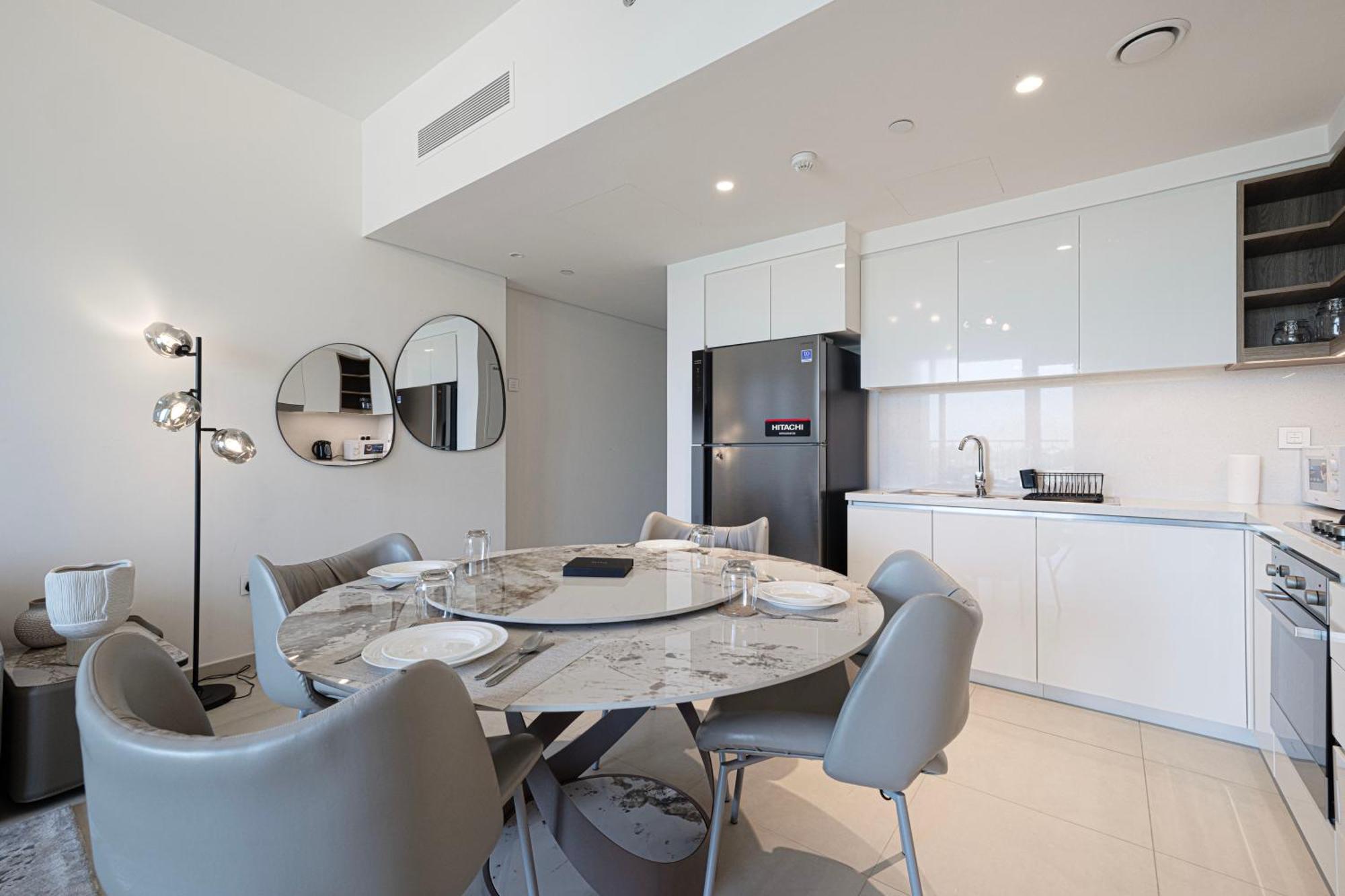 Magnificent - New 2br In Downtown Views *