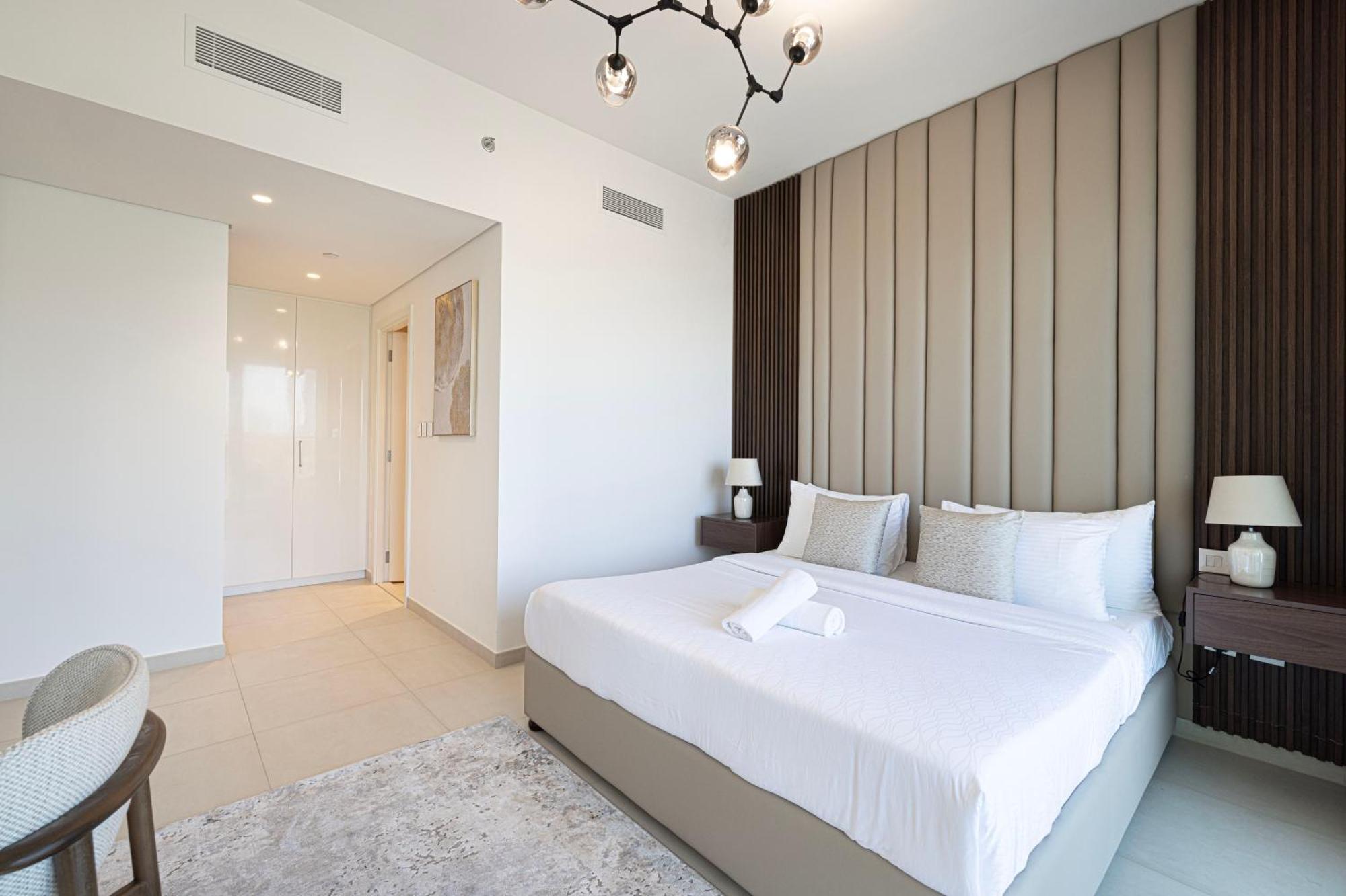 Magnificent - New 2br In Downtown Views