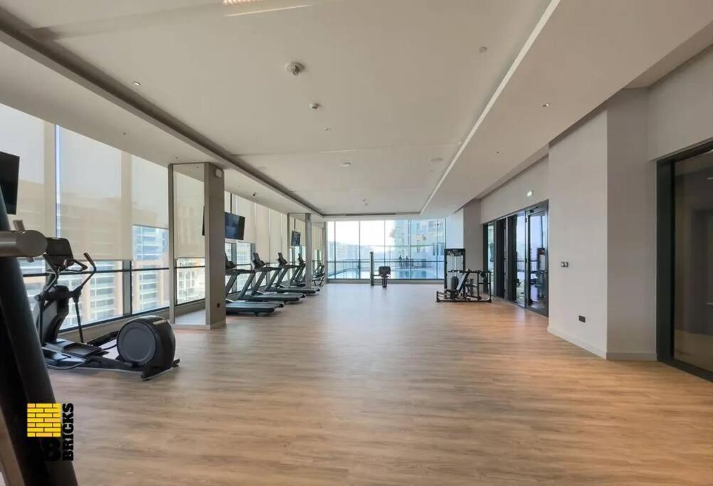 Apartment Spacious And Comfort At Sobha Waves Dubai