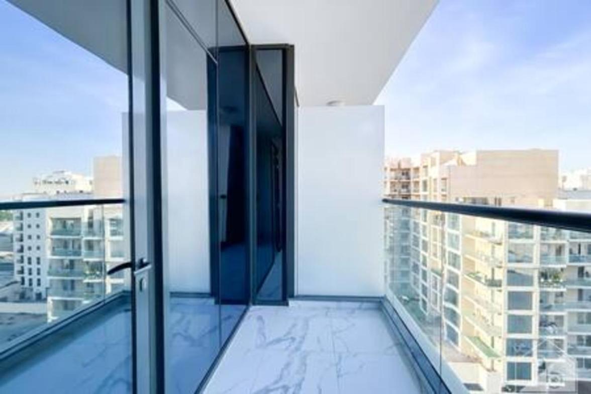 Cozy Spacious With Balcony