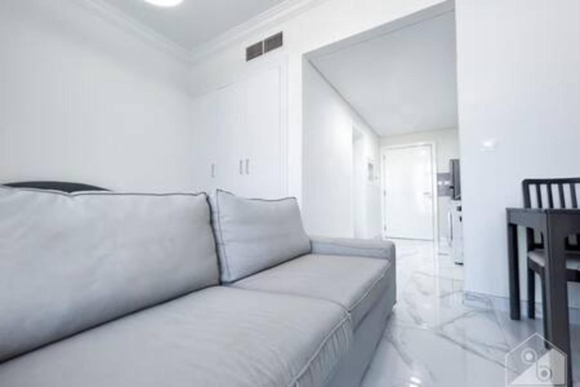 Apartment Cozy Spacious With Balcony