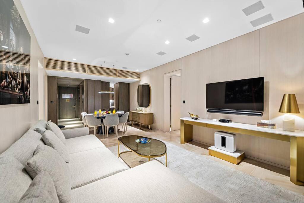First Class 2br Palm Paradise