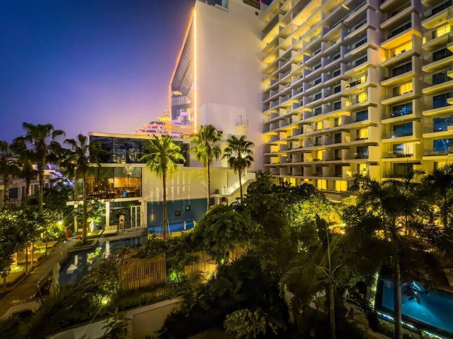 First Class 2br Palm Paradise *