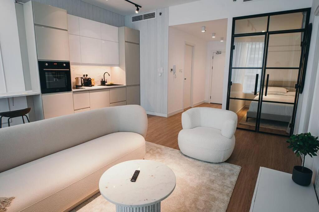 Blessed Oasis - Elegant 2br Marina Apartment