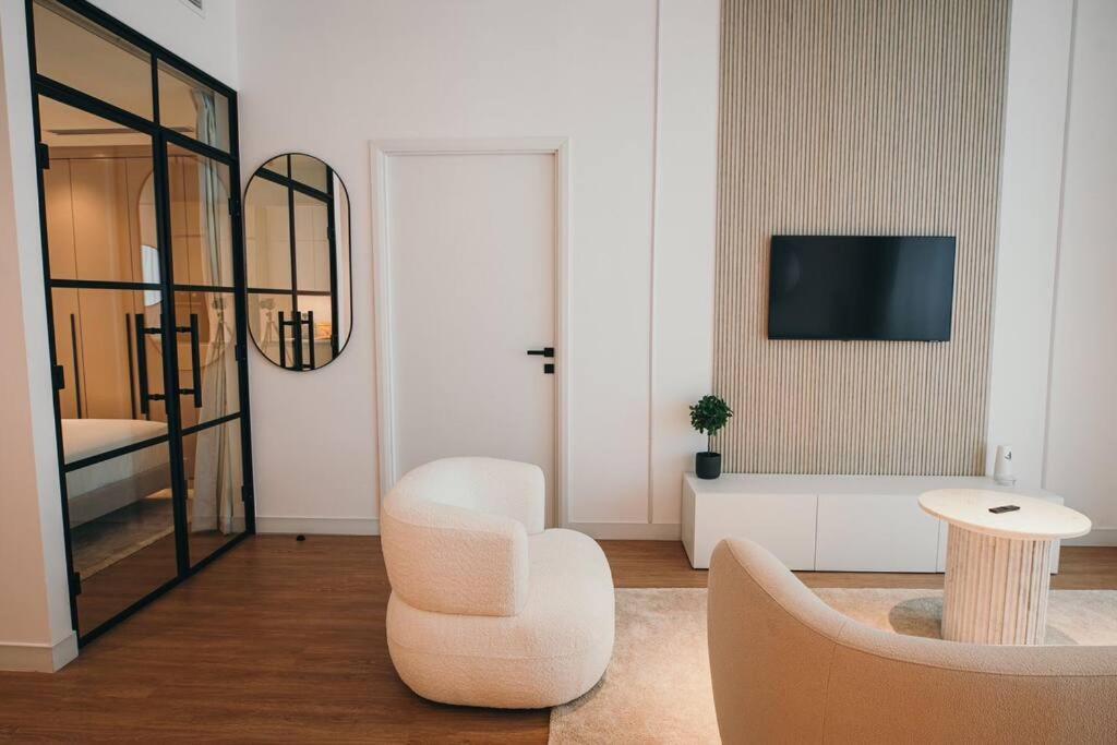 Blessed Oasis - Elegant 2br Marina Apartment Dubai