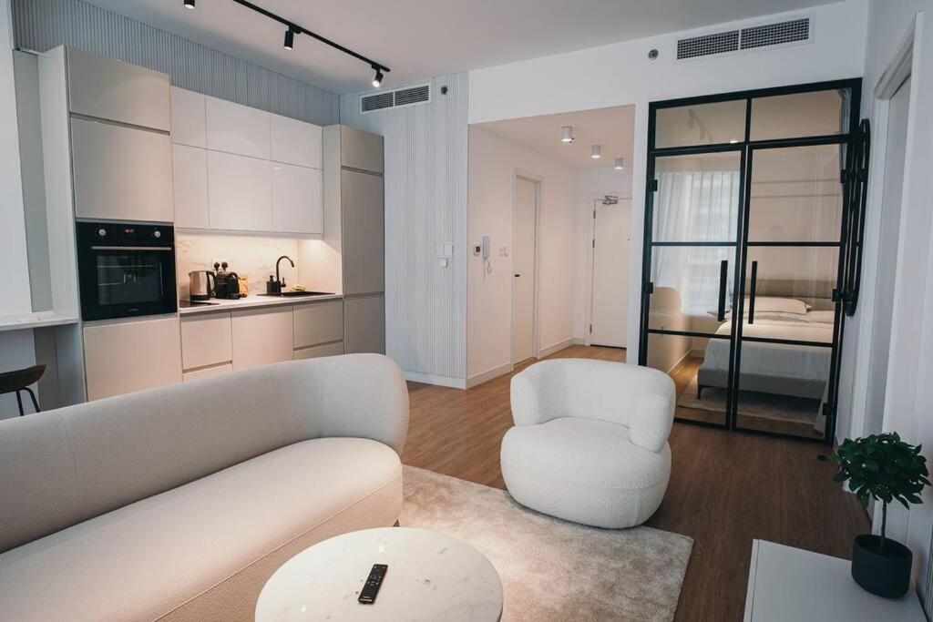 Blessed Oasis - Elegant 2br Marina Apartment
