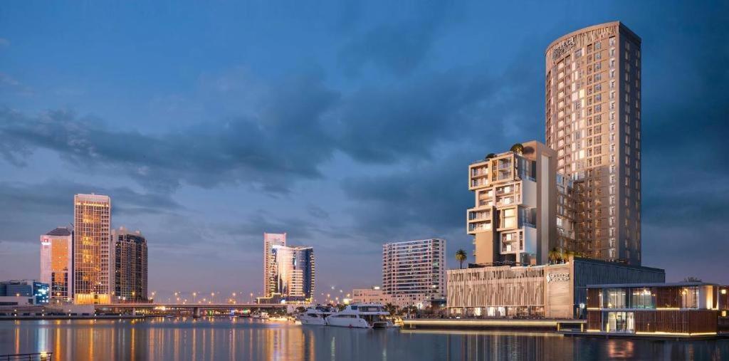 Lux 15 Northside With A Pool, Gym & Canal Views * Dubai