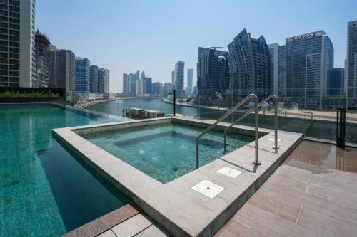 Lux 15 Northside With A Pool, Gym & Canal Views Apartment Dubai