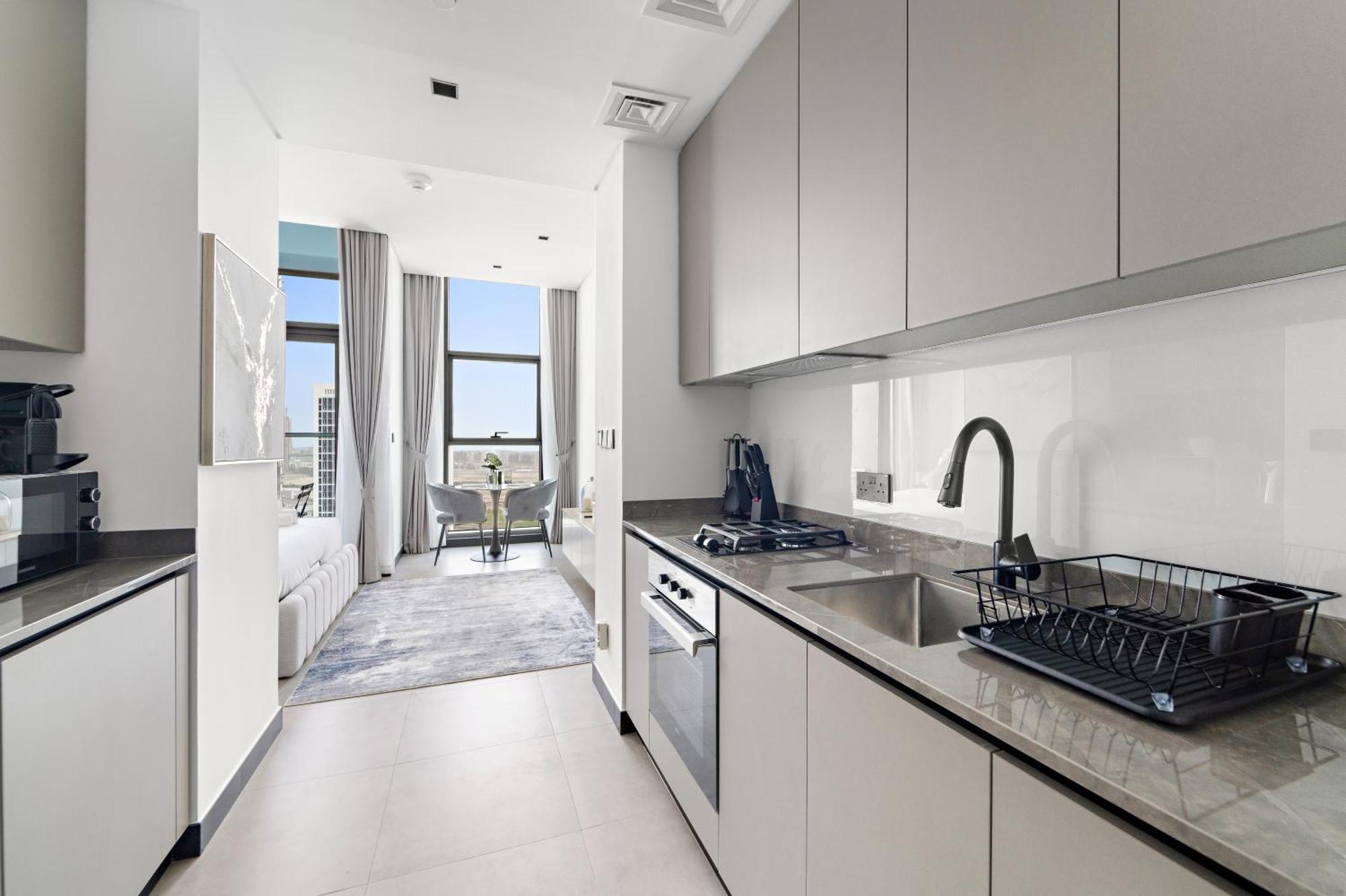 Lux 15 Northside With A Pool, Gym & Canal Views Apartment Dubai