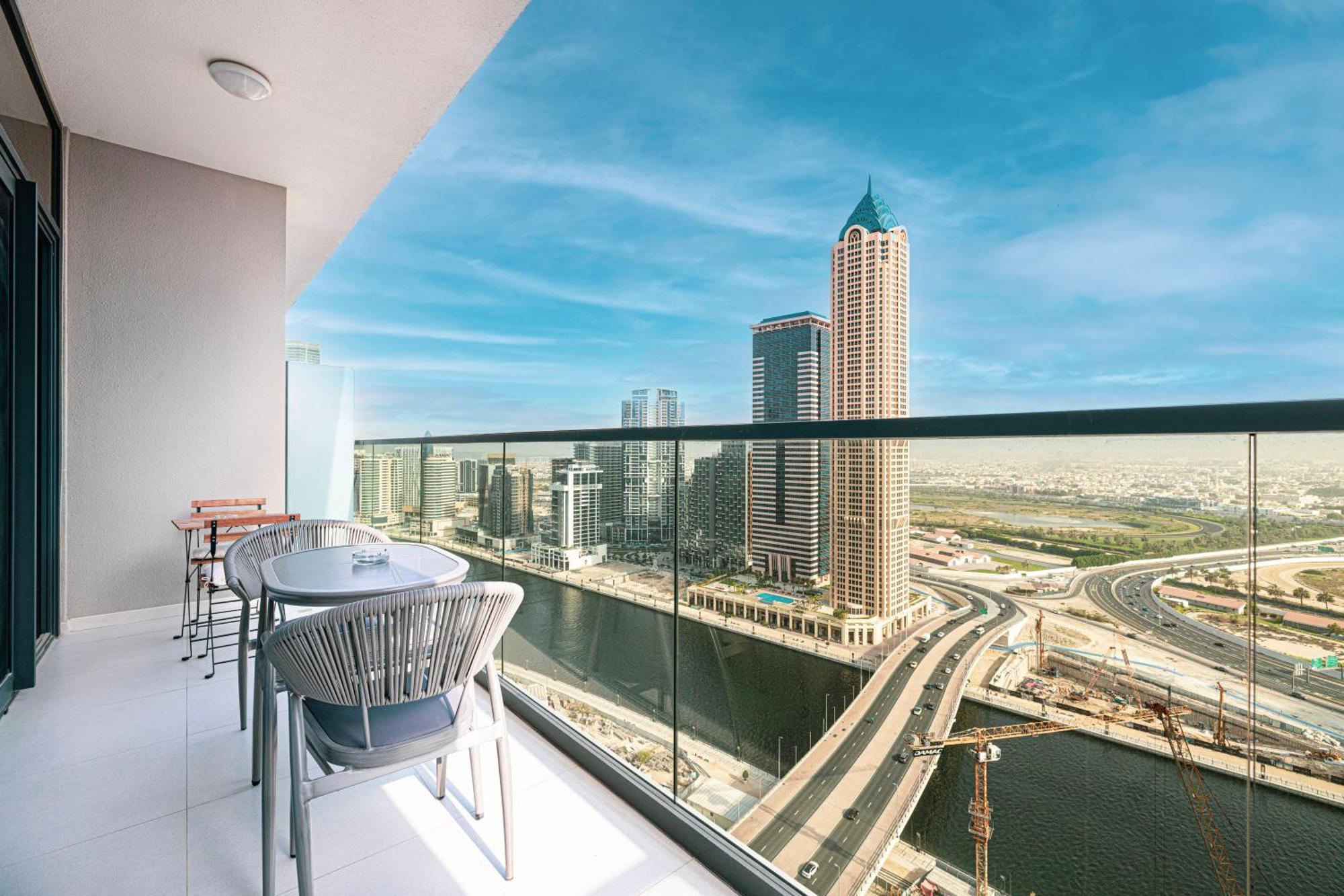 Apartment Modern 1br With Canal View - Zada Tower, Business Bay