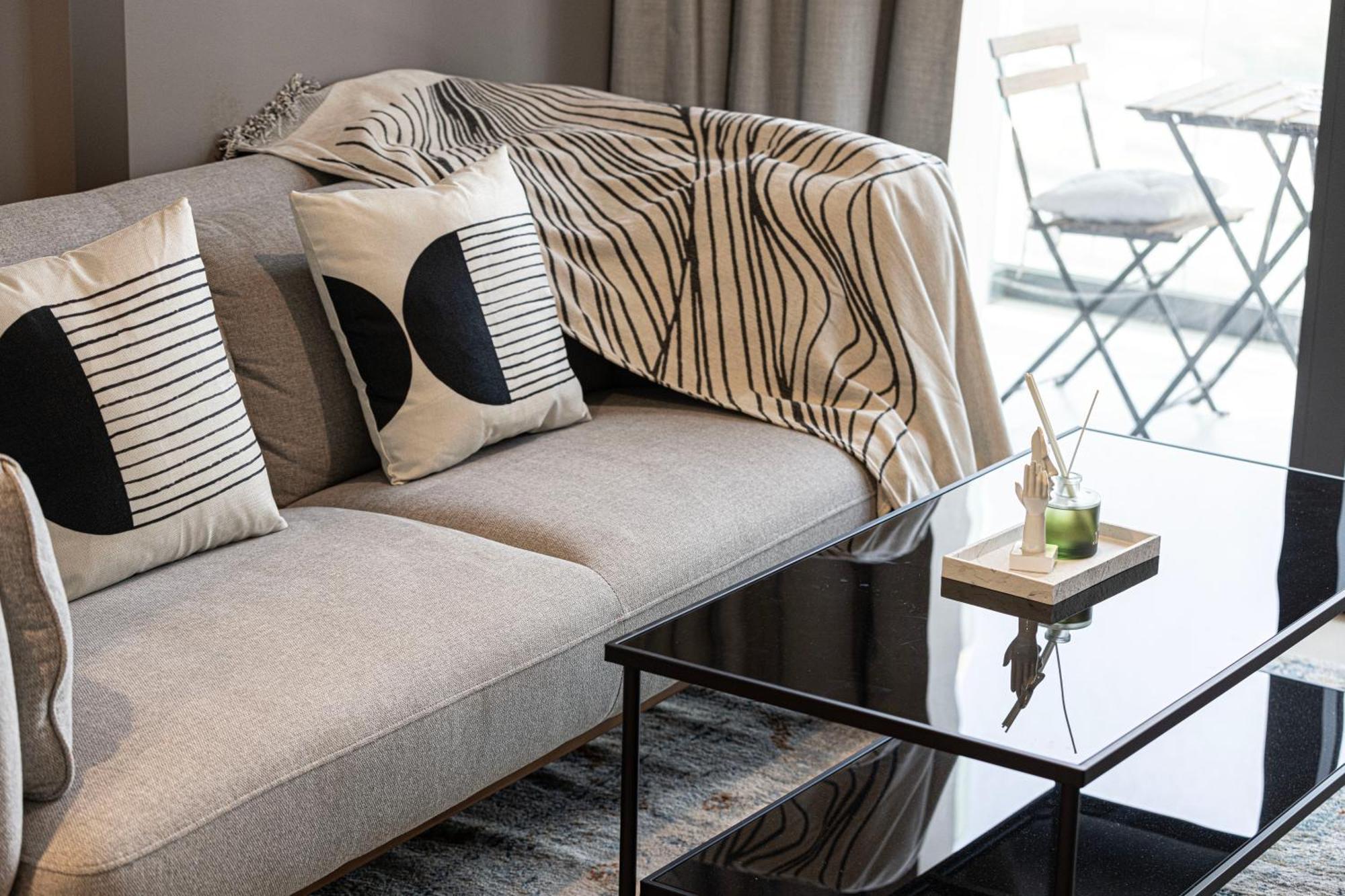 Modern 1br With Canal View - Zada Tower, Business Bay Dubai