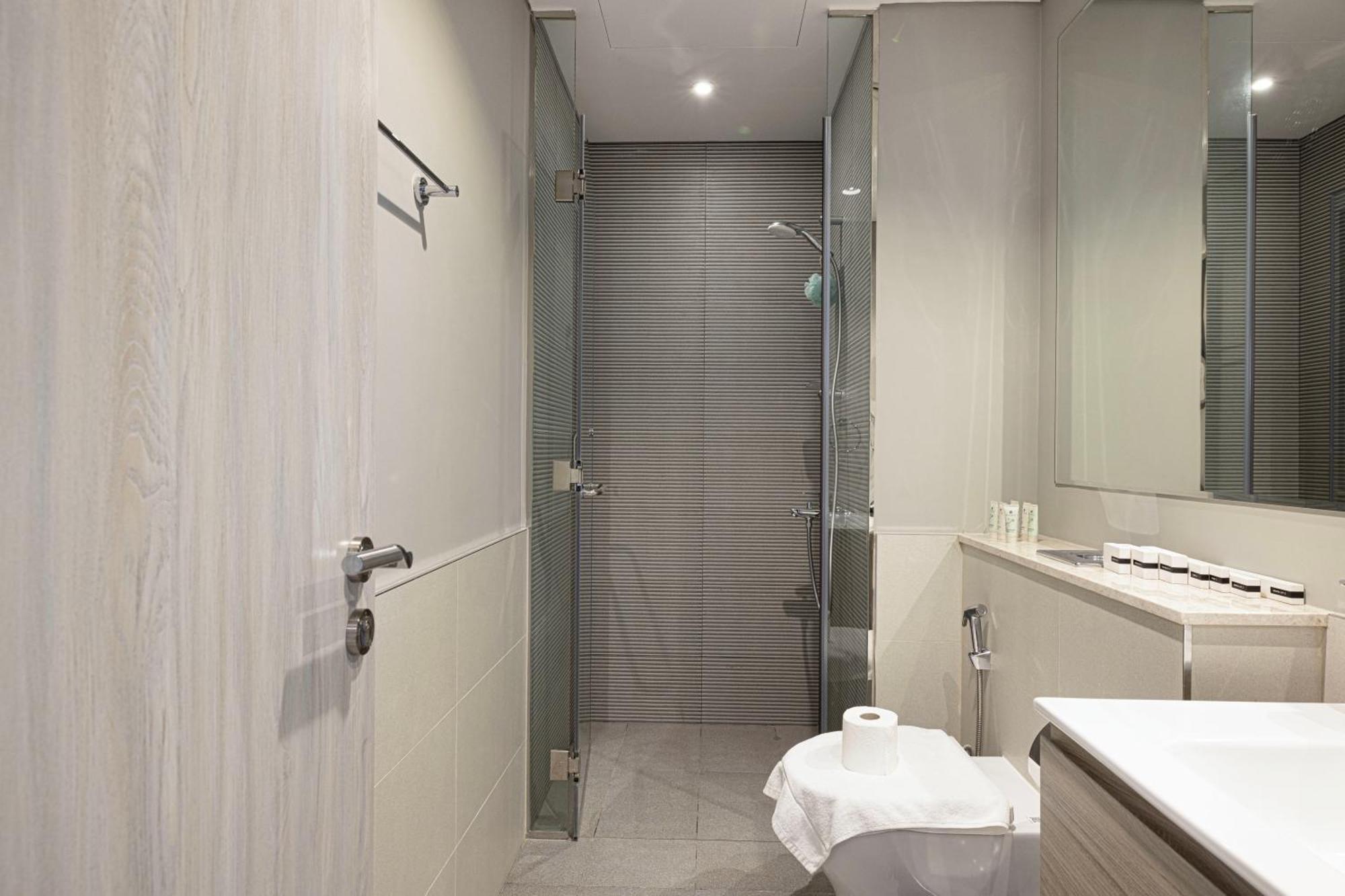 Modern 1br With Canal View - Zada Tower, Business Bay *