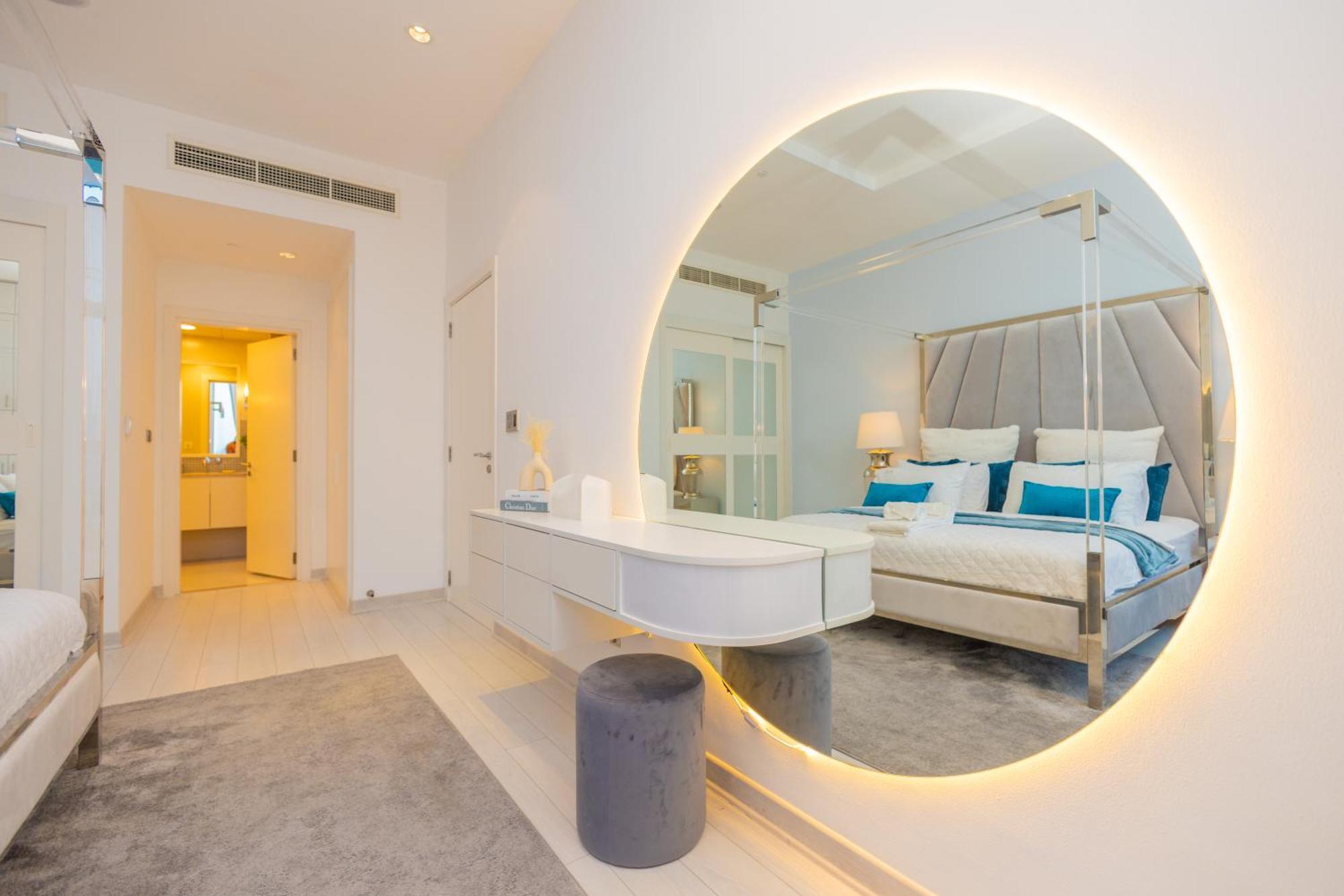 Welhome - Oceanfront Elegance 1br With Palm & Sea Views