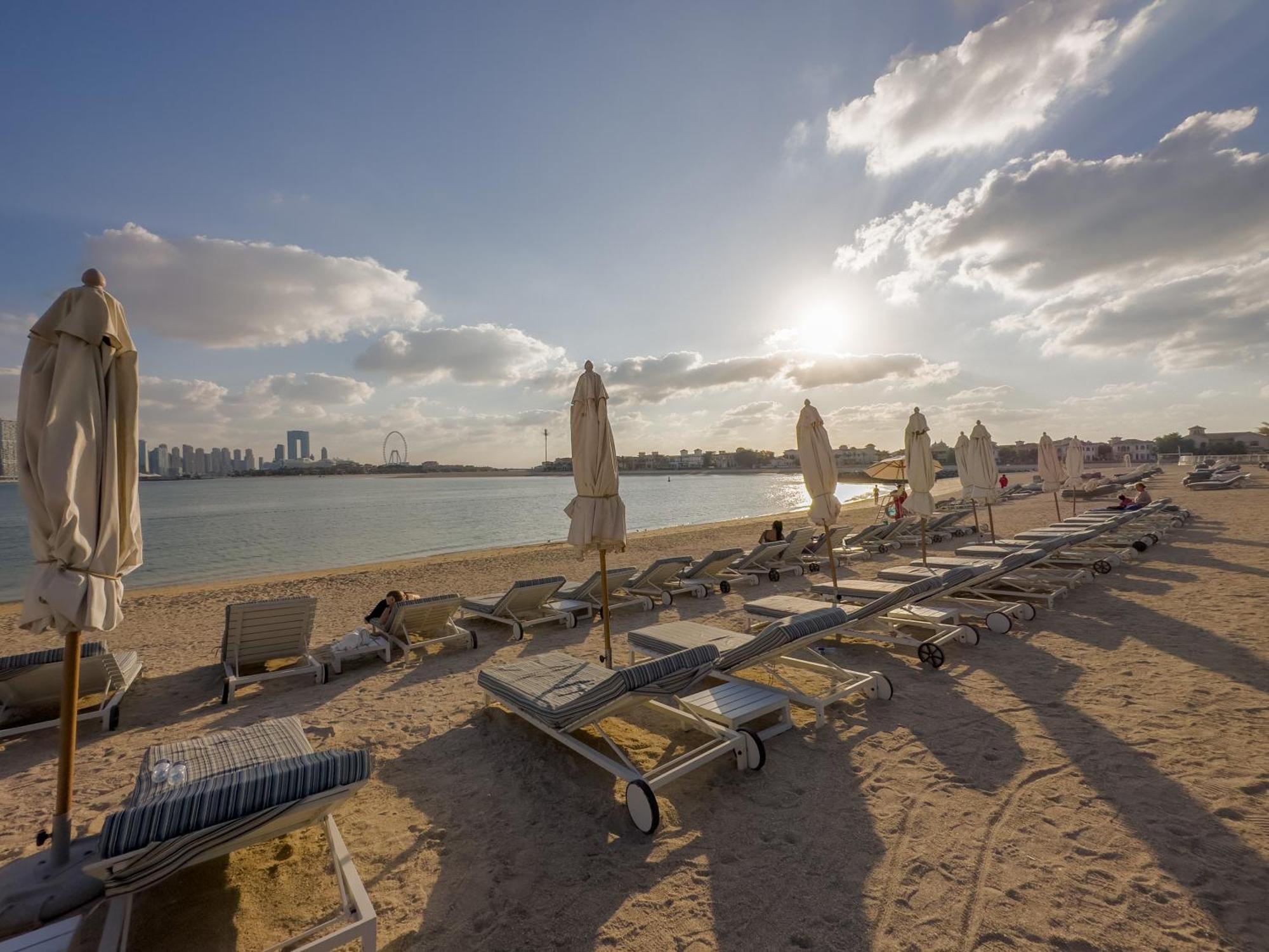 Apartment Welhome - Oceanfront Elegance 1br With Palm & Sea Views Dubai
