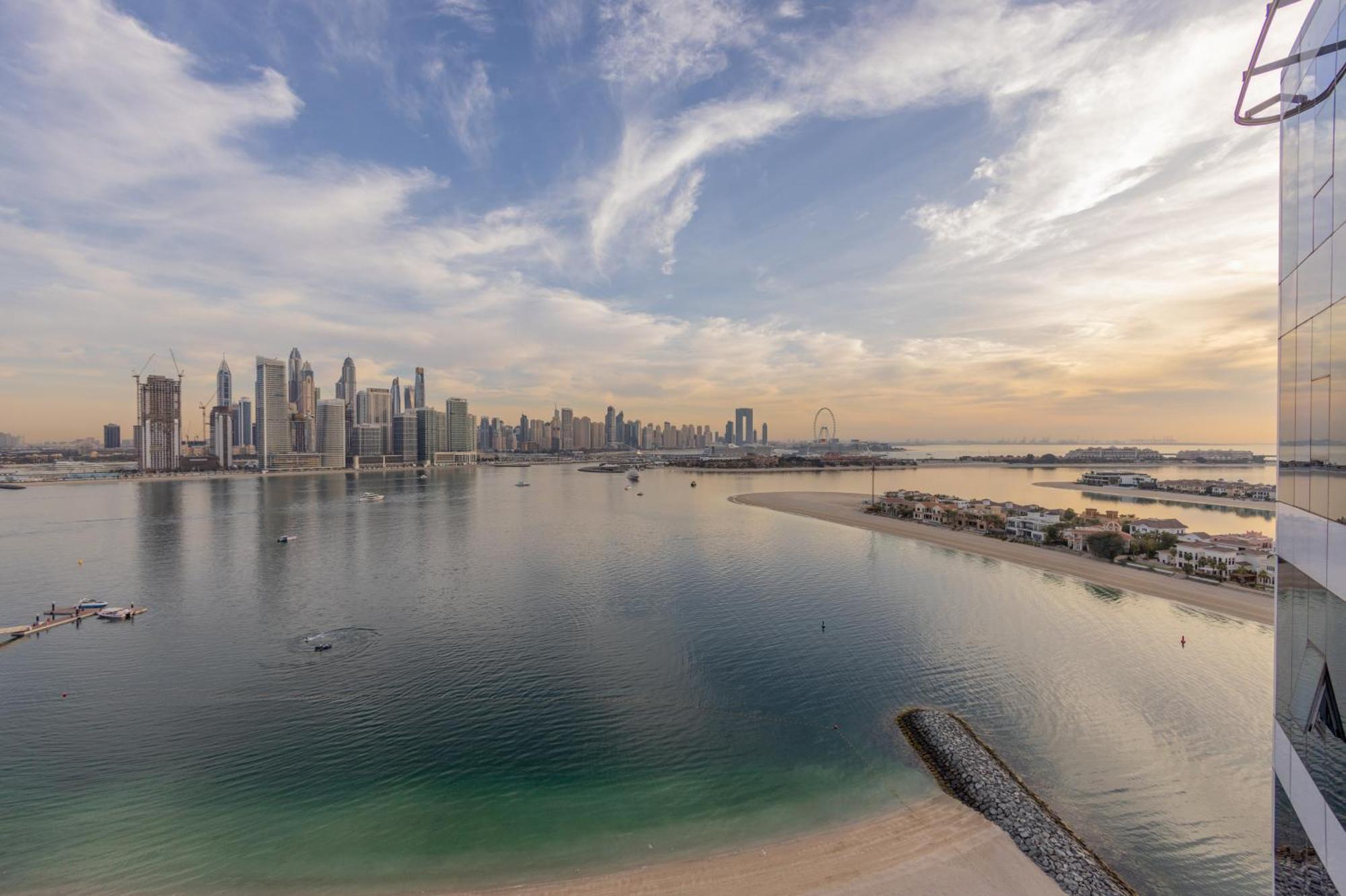 Apartment Welhome - Oceanfront Elegance 1br With Palm & Sea Views Dubai