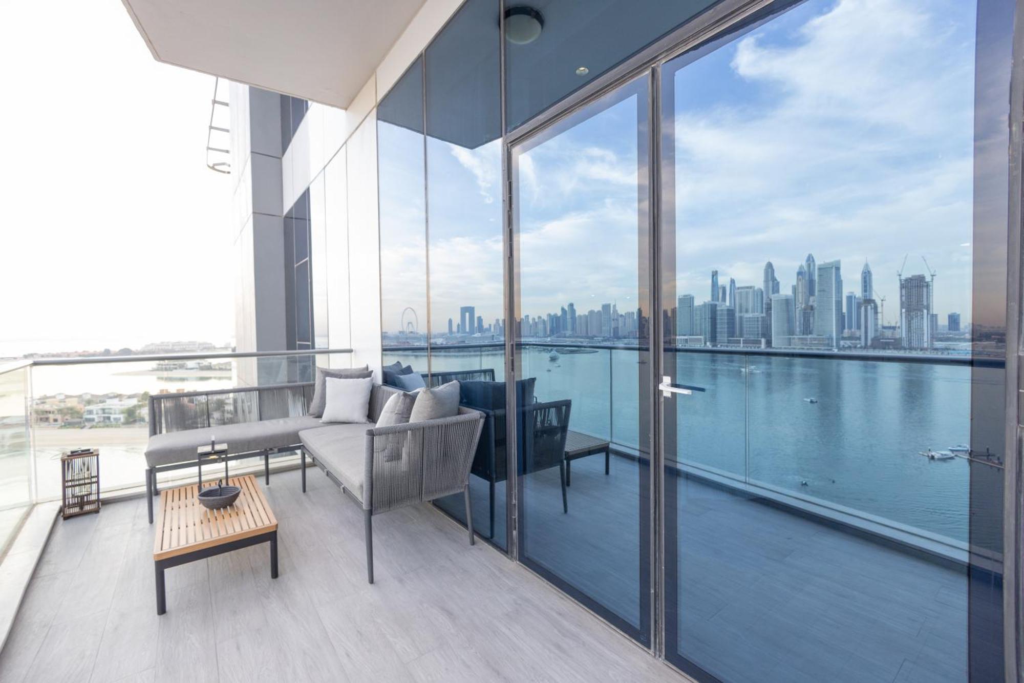 Welhome - Oceanfront Elegance 1br With Palm & Sea Views Apartment Dubai