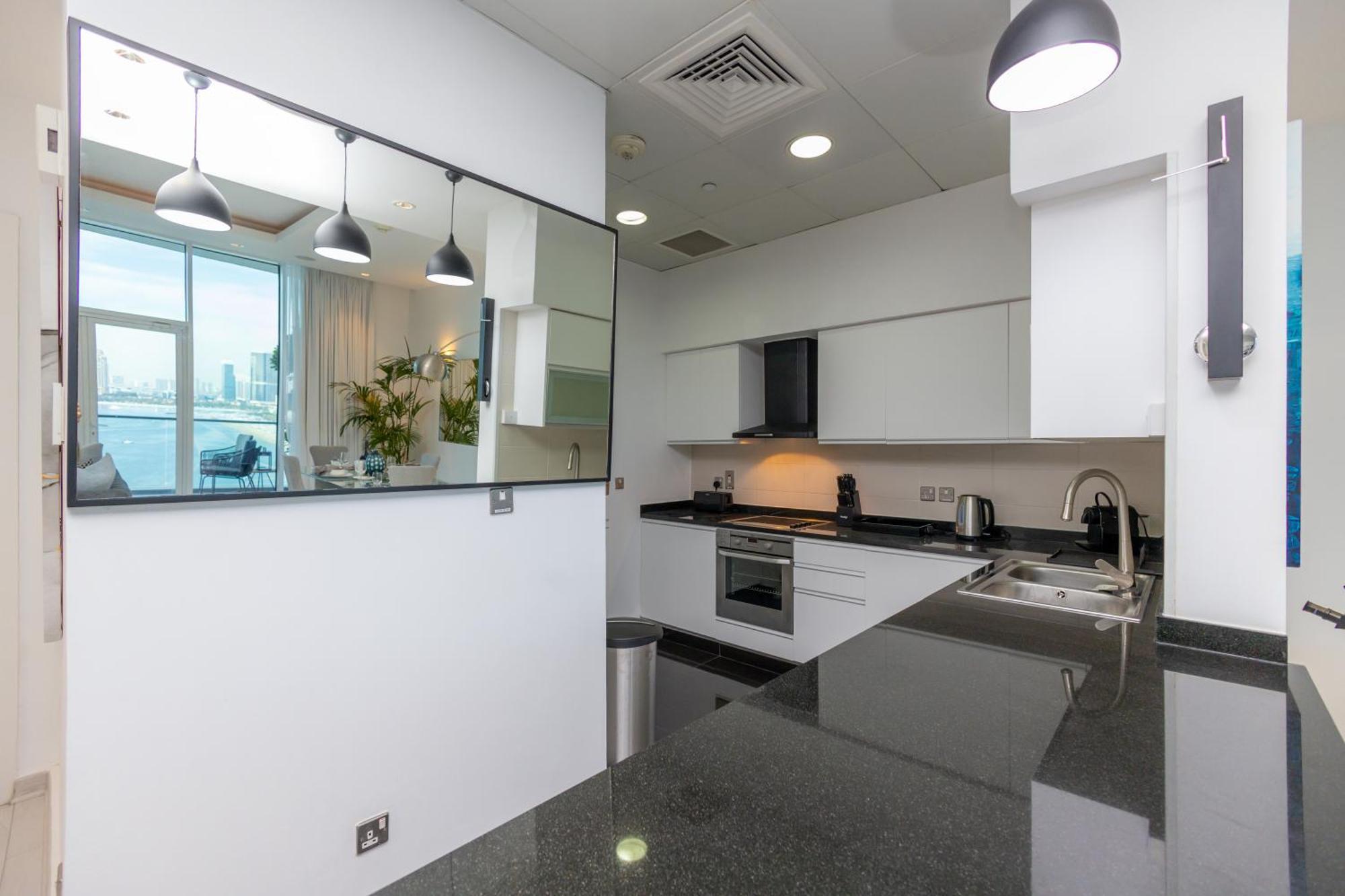 Welhome - Oceanfront Elegance 1br With Palm & Sea Views Dubai