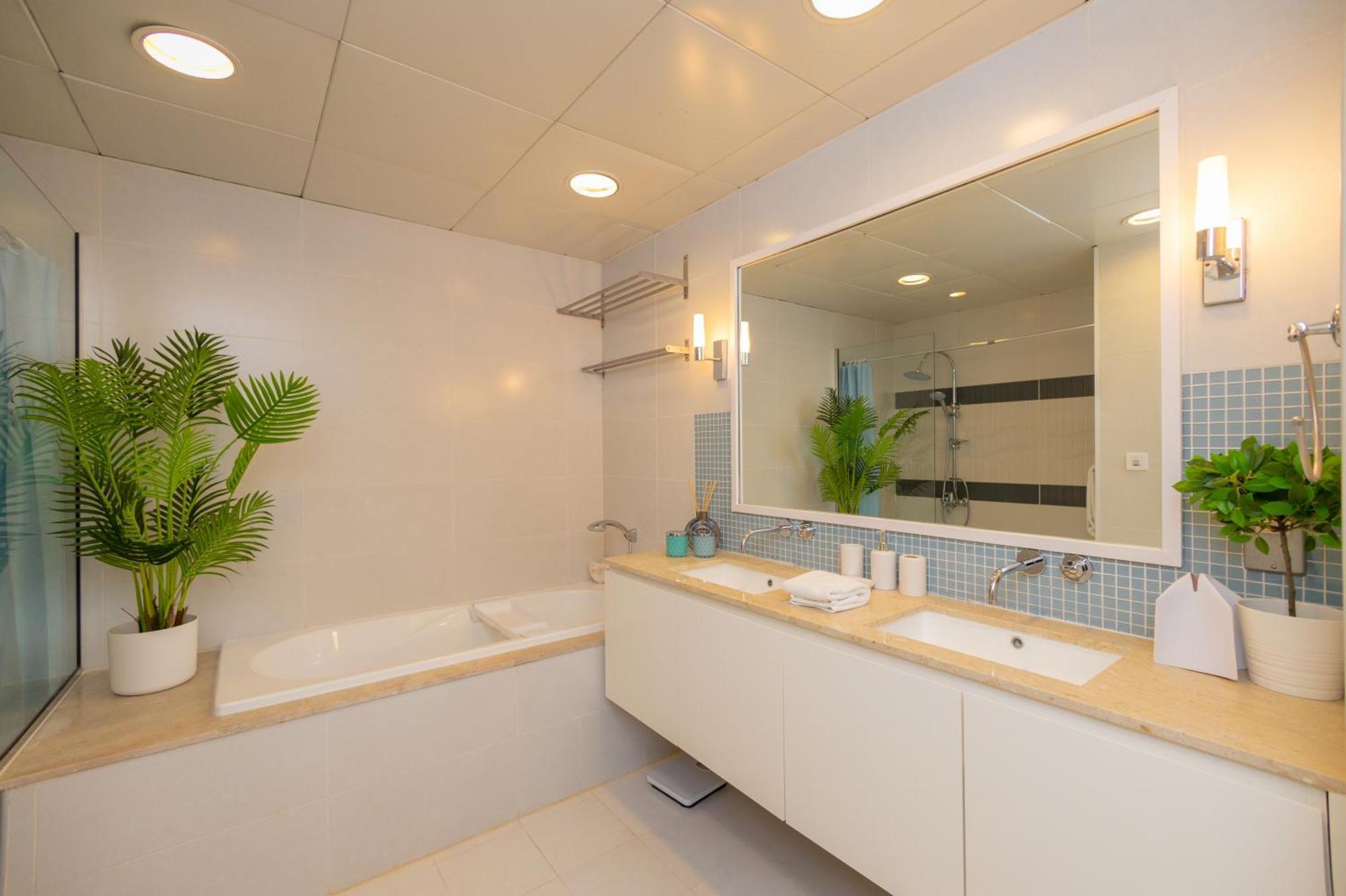 Apartment Welhome - Oceanfront Elegance 1br With Palm & Sea Views