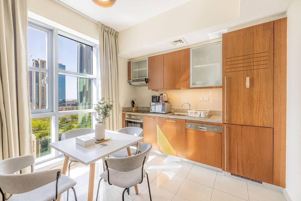 Modern And Bright In The Heart Of Downtown Apartment Dubai
